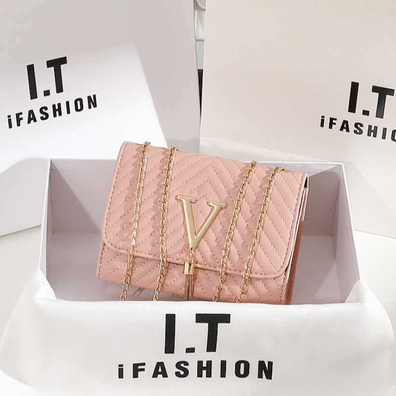 Elegant V-Quilted Chain Crossb - Women'S Shoes Louis Vuitton 리뷰 및 가격