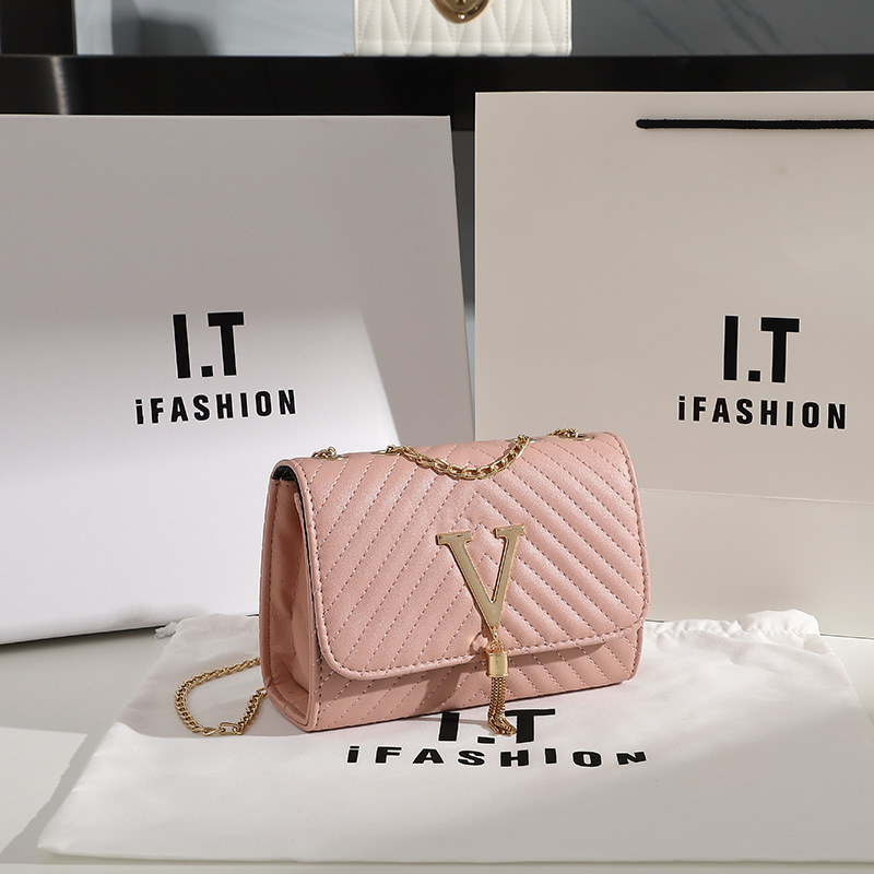 Elegant V-Quilted Chain Crossb - Women'S Shoes Louis Vuitton 리뷰 및 가격
