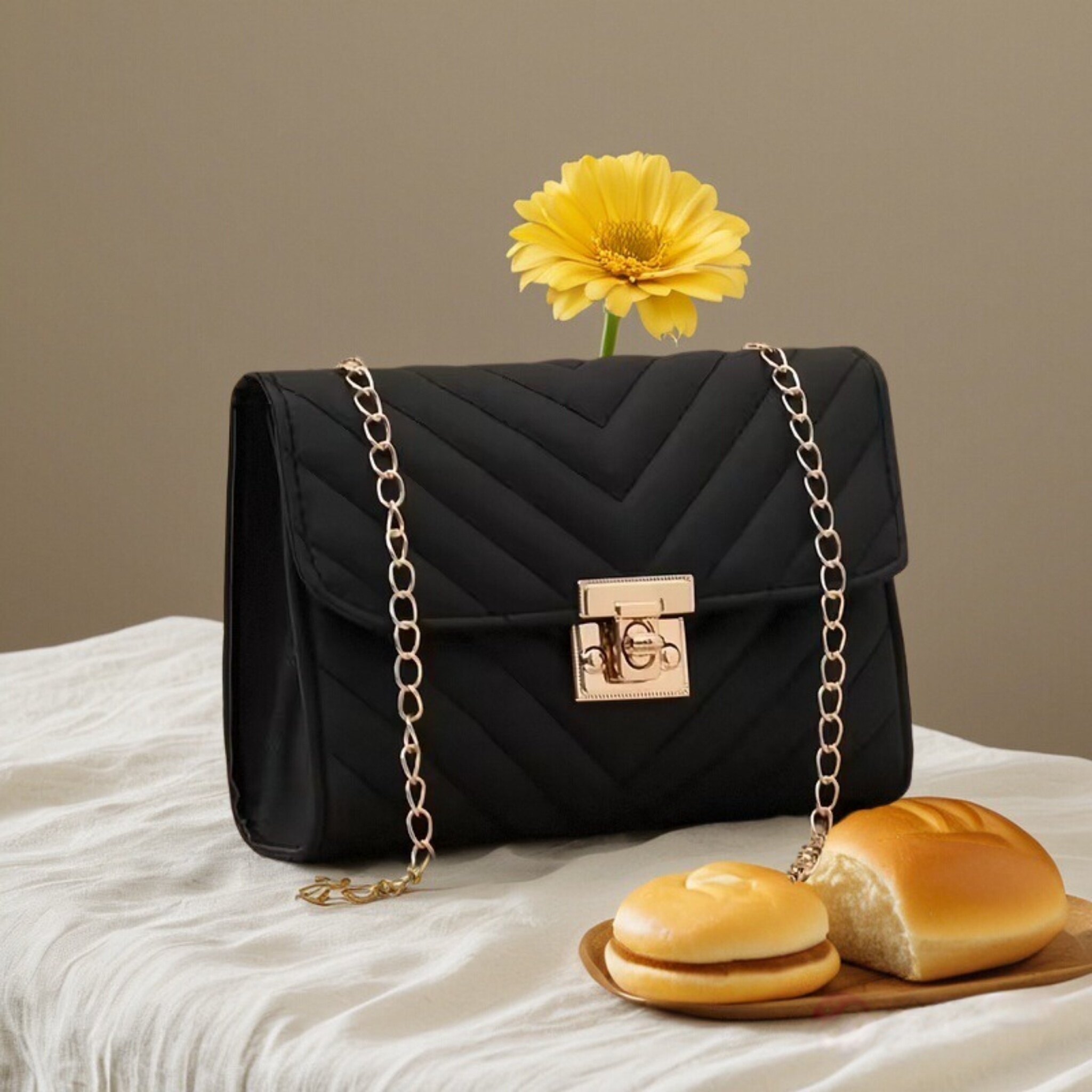 V‑Stitch Quilted Lock Crossbod - Women'S Shoes Louis Vuitton 리뷰 및 가격