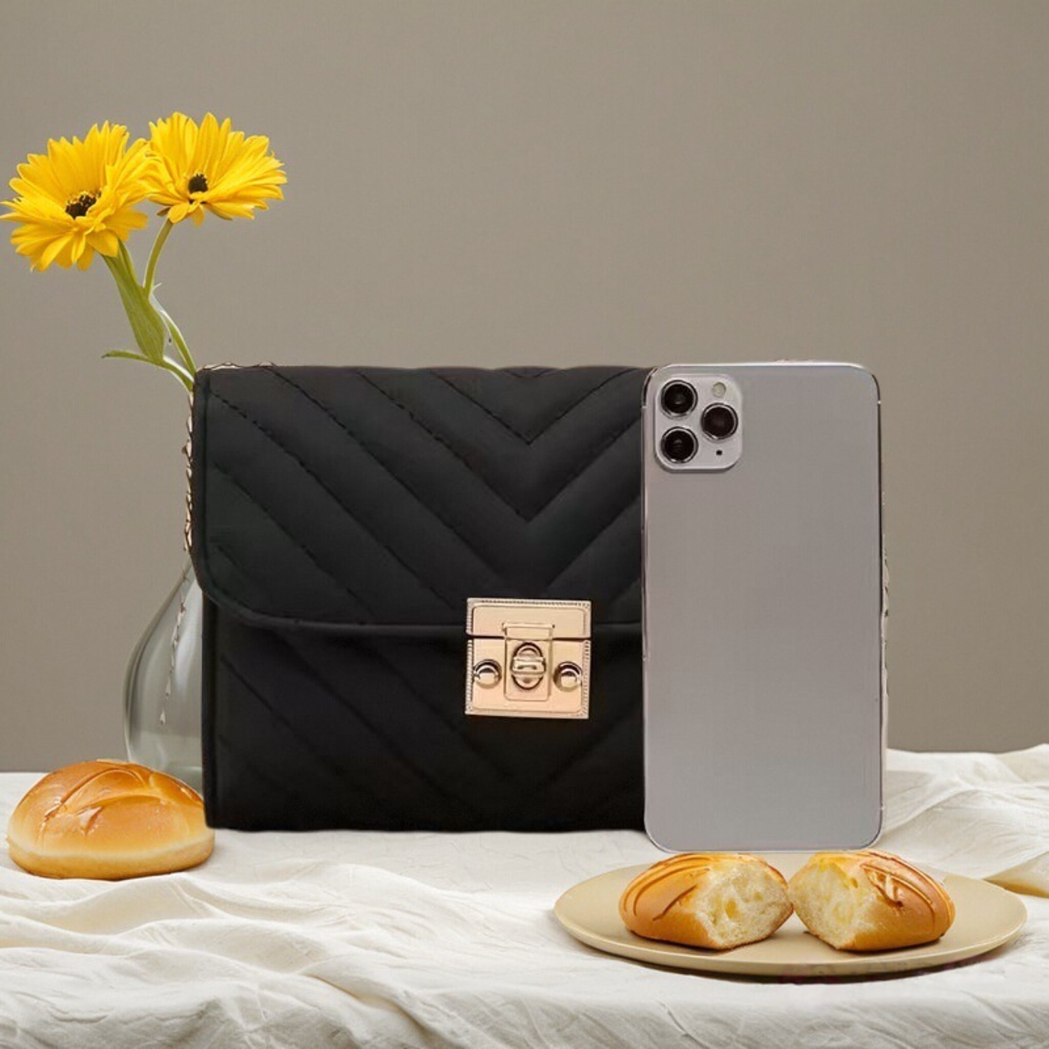 V‑Stitch Quilted Lock Crossbod - Women'S Shoes Louis Vuitton 리뷰 및 가격